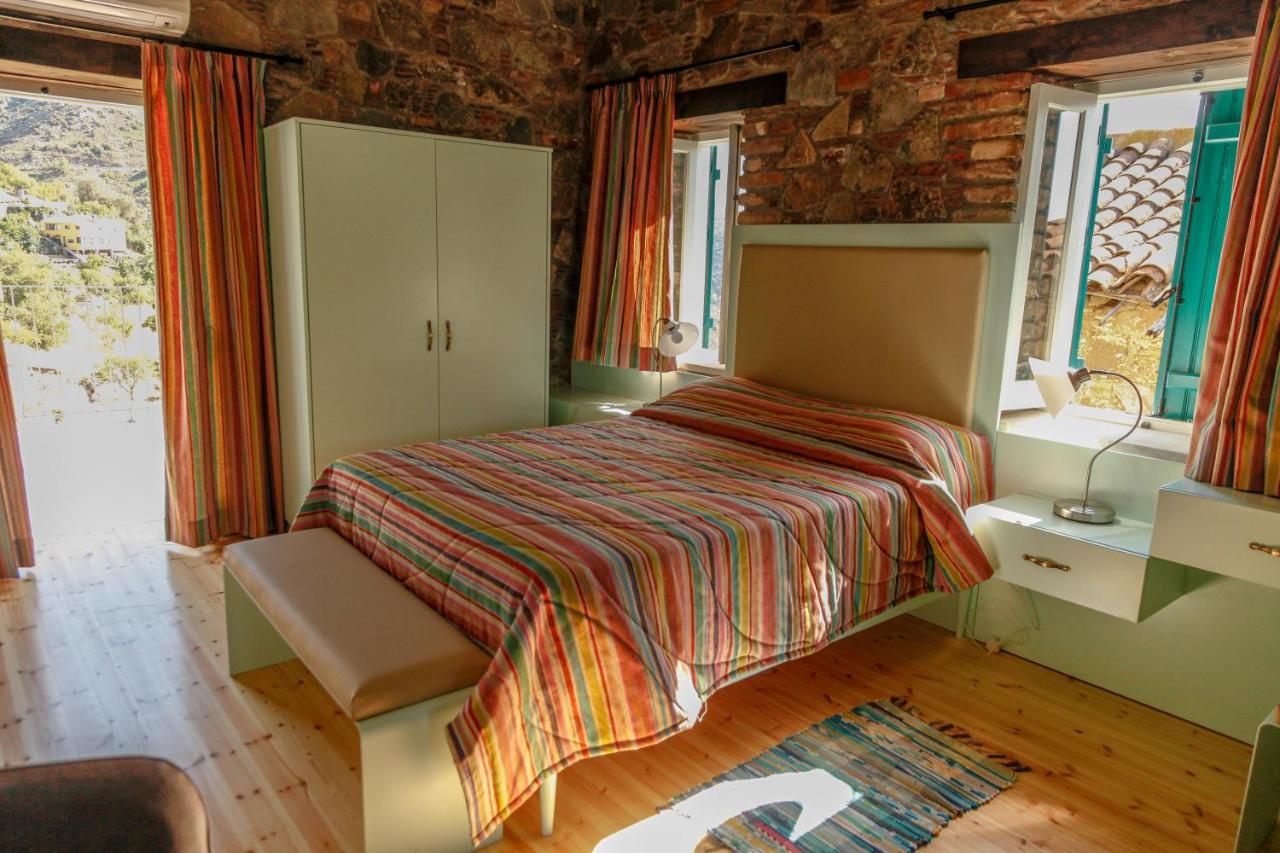 Farmakas Living Guest House Bagian luar foto