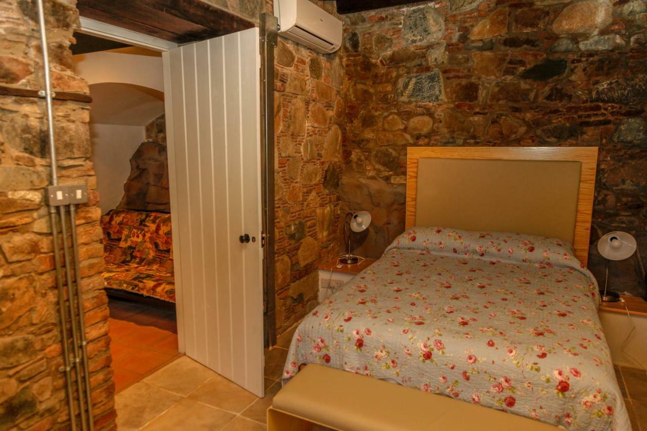 Farmakas Living Guest House Bagian luar foto