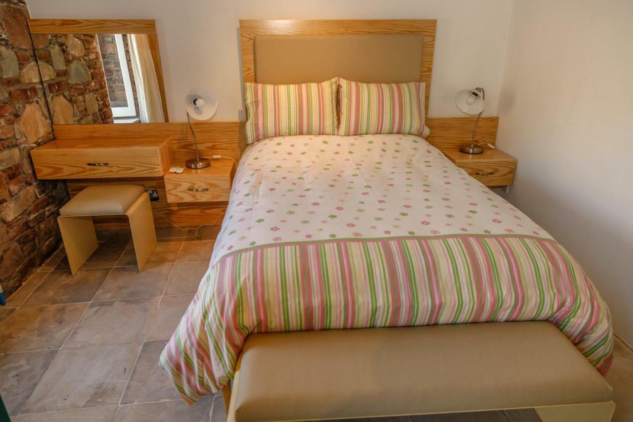 Farmakas Living Guest House Bagian luar foto