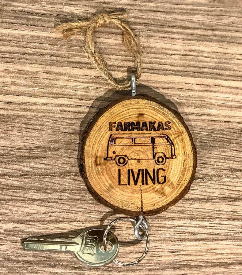 Farmakas Living Guest House Bagian luar foto