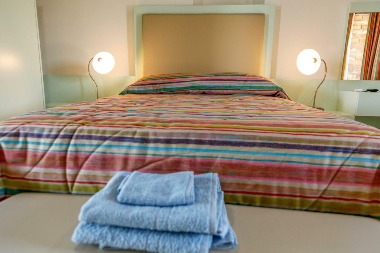 Farmakas Living Guest House Bagian luar foto
